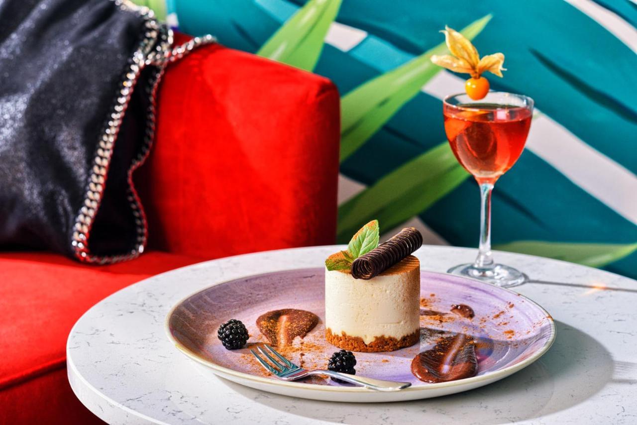 Hotel Ferreus Modern Art Deco كراكوفيا المظهر الخارجي الصورة A cheesecake