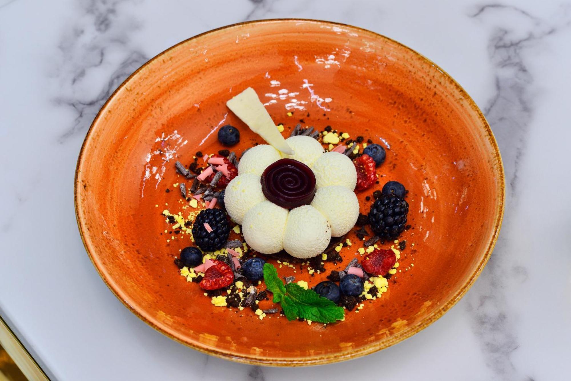 Hotel Ferreus Modern Art Deco كراكوفيا المظهر الخارجي الصورة A semifreddo dessert