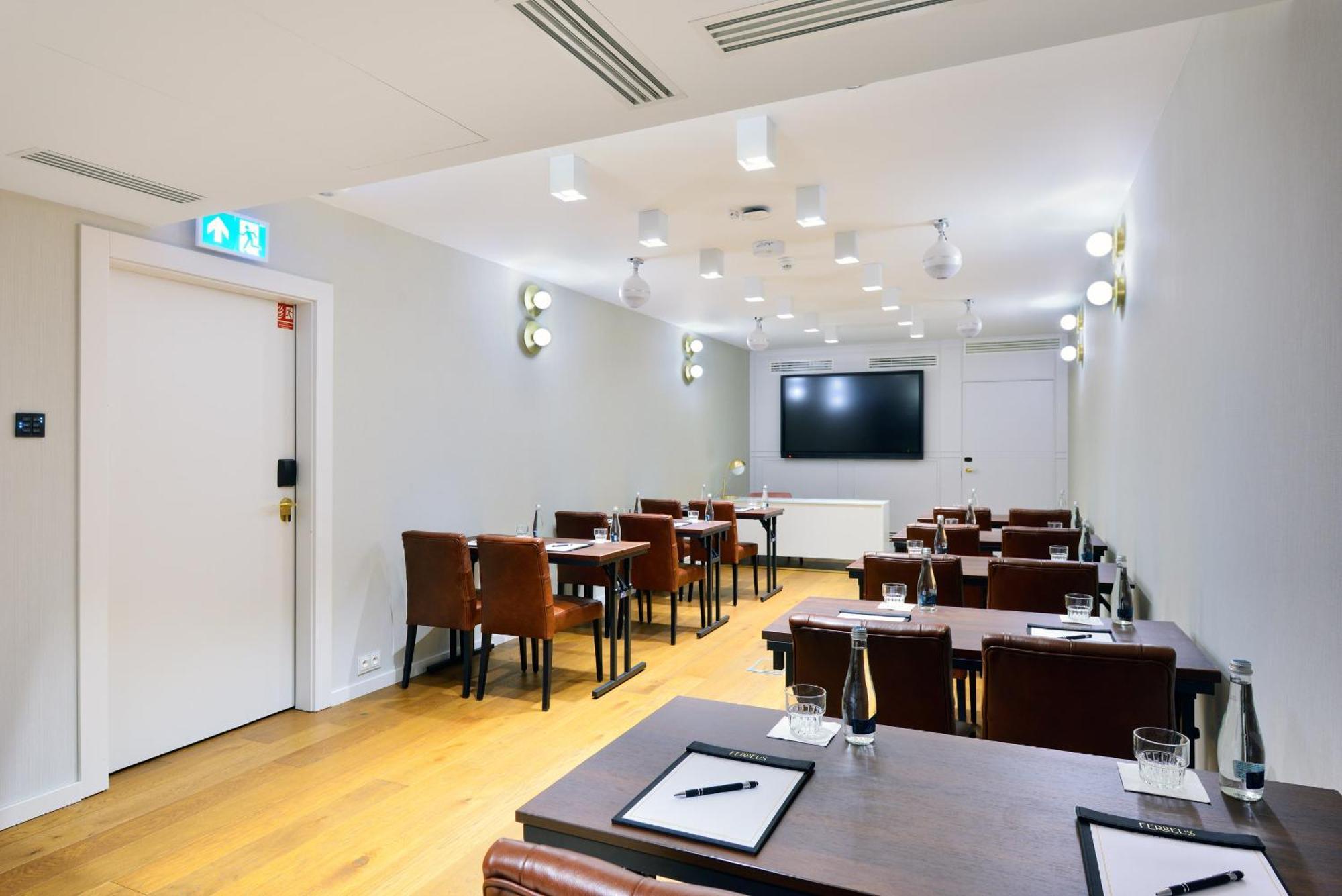 Hotel Ferreus Modern Art Deco كراكوفيا المظهر الخارجي الصورة Meeting room at the London Business School
