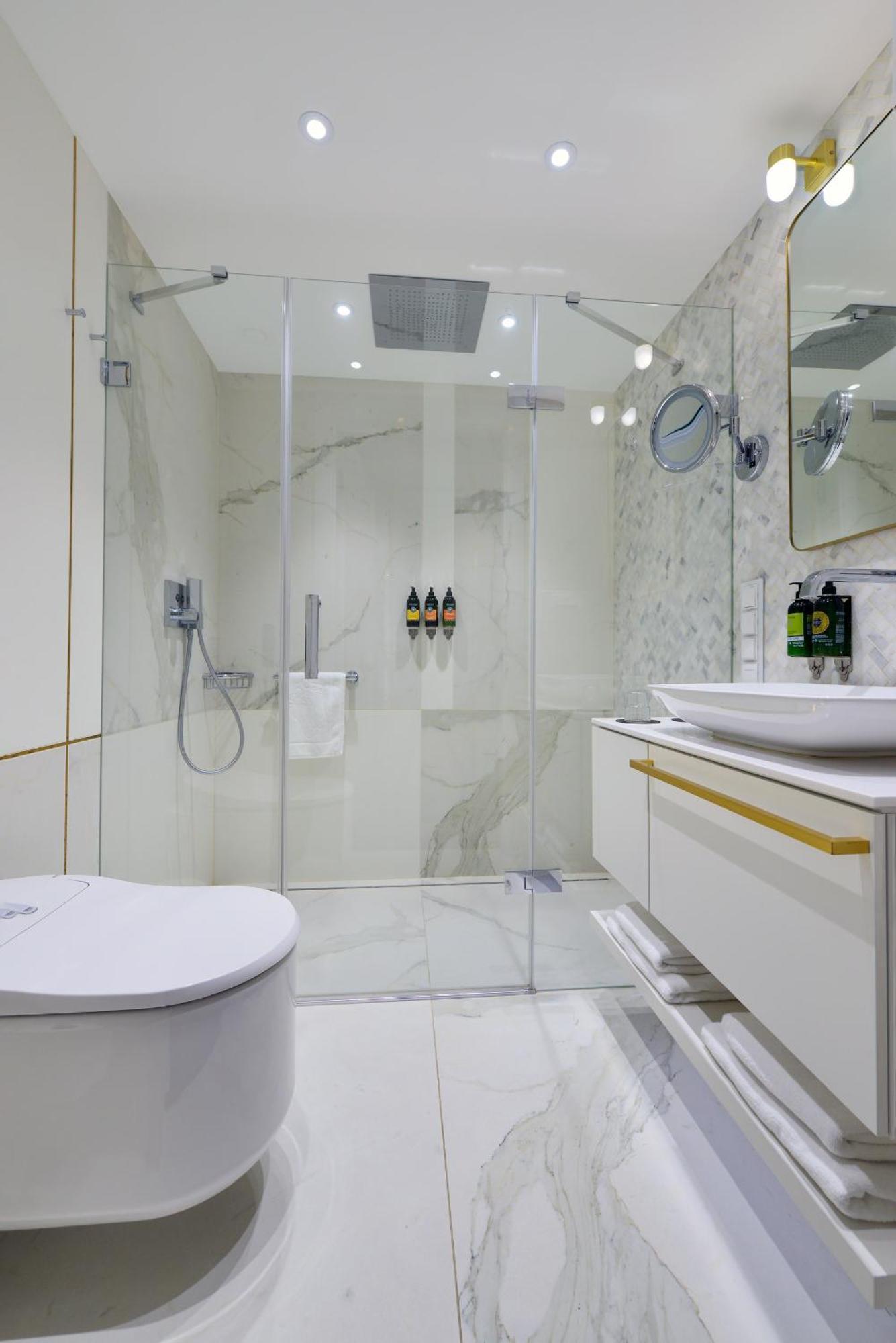 Hotel Ferreus Modern Art Deco كراكوفيا المظهر الخارجي الصورة A shower enclosure